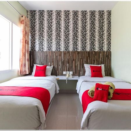 Reddoorz Plus @ Hertasning Area Makassar Exterior foto