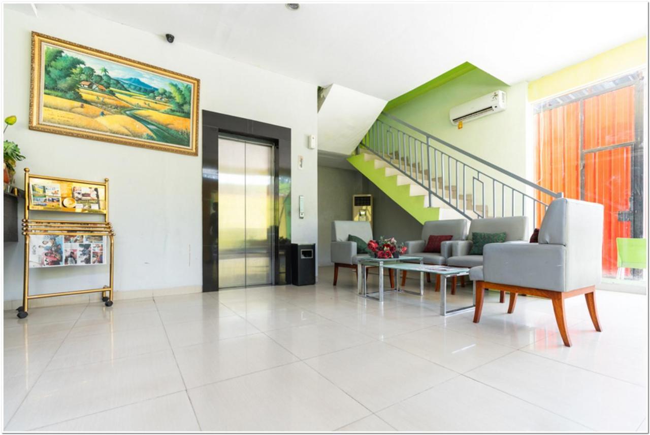 Reddoorz Plus @ Hertasning Area Makassar Exterior foto
