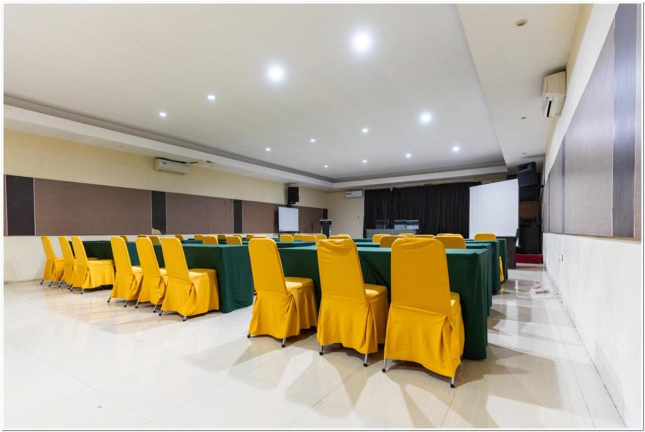 Reddoorz Plus @ Hertasning Area Makassar Exterior foto