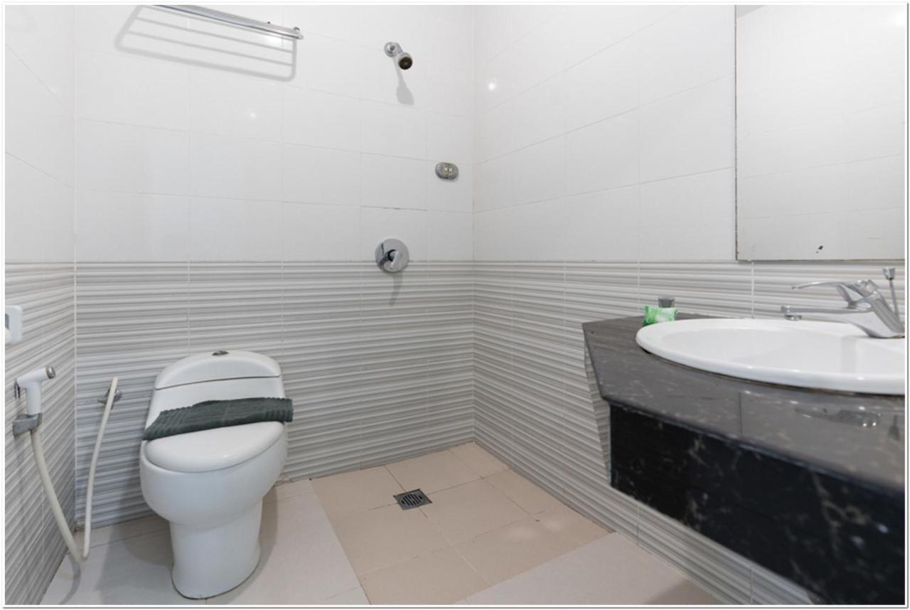 Reddoorz Plus @ Hertasning Area Makassar Exterior foto