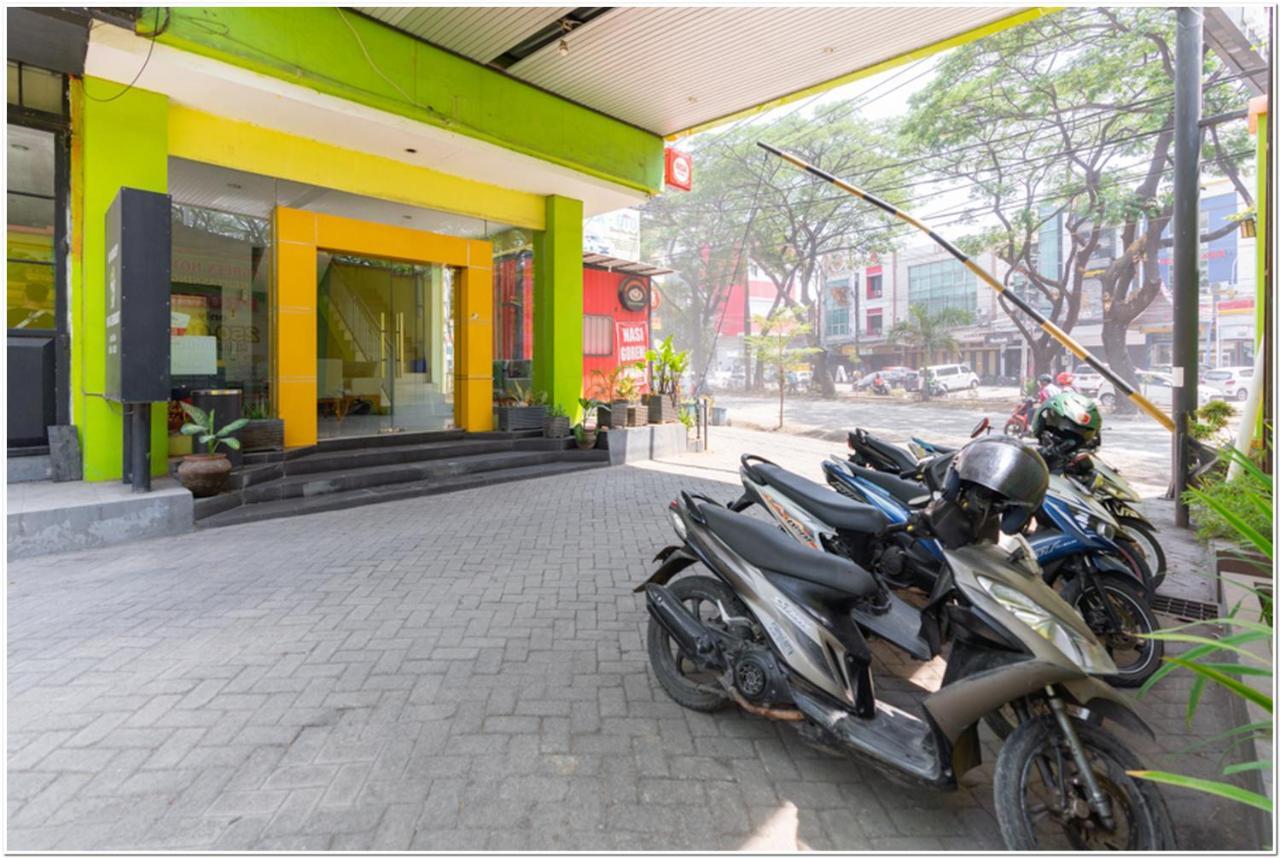 Reddoorz Plus @ Hertasning Area Makassar Exterior foto